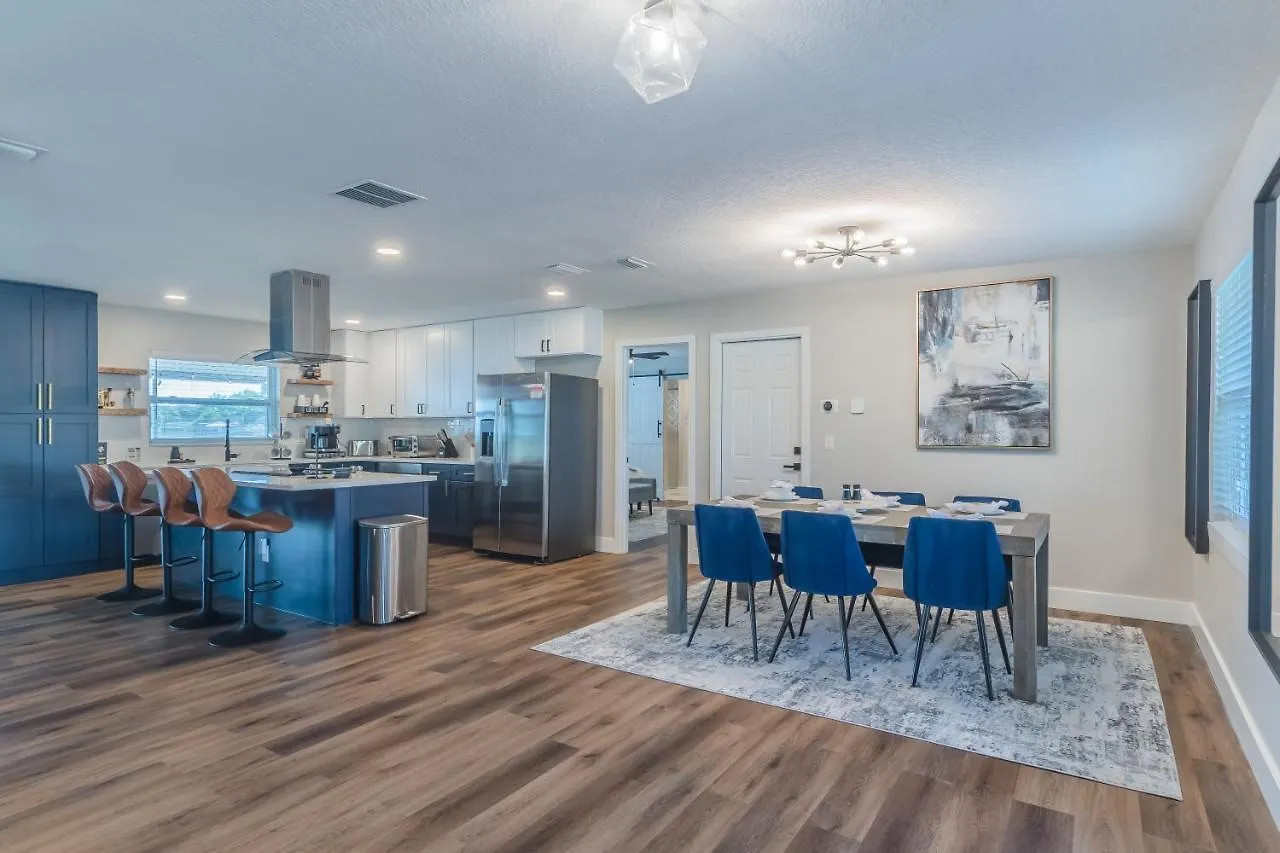 Lake House Retreat Near Downtown, Disney, Universal Studios And Airport Orlando Holiday home